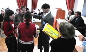 Победителям достались дорогие призы, предоставленные Пермским филиалом Санкт-Петербургского Института внешнеэкономических связей экономики и права.